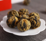Orgaaniline Dian Hong Blooming Tea Ball Dragon Pearl K&auml;sitsi valmistatud Yunnani must tee 250g 250g/8.8oz