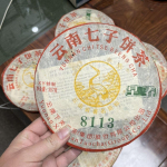 Xiaguan 2011 8113 Brown Mountain varakevadine roheline kook XY Pu'er tee toores 357g