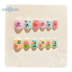 12 tk Laste multifilmi kunstk&uuml;&uuml;ned &ndash; armas j&otilde;uluteemaline muster, reljeefne press k&uuml;&uuml;ntel, isekleepuvad v&otilde;ltsk&uuml;&uuml;ned isetegemise kunst C