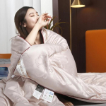 Uus k&auml;sitsi valmistatud siidist tekk mooruspuu siidist kevad-, suve-, s&uuml;gis- ja talvevoodikatetega, mugav 150x200cm 1500g