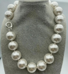 20 mm &uuml;mmargune L&otilde;unemere valge karpkala p&auml;rl kaelakee 18