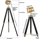 Statiivi metallist p&otilde;randavalgusti p&ouml;&ouml;rleva peaga eebenipuust k&otilde;rged seisvad prožektorid magamistuppa