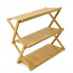 Mitmekihiline puidust kokkupandav riiul, mis s&auml;&auml;stab ruumi v&otilde;imas kandev&otilde;imega kaasaskantav hoiurest