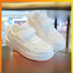 2025. aasta suvised laste hingavad valged v&otilde;rkspordijalatsid: Poiste &otilde;&otilde;nes disain ja t&uuml;drukute stiil 21