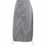 Adidas Originals Adicolor Keskmise pikkusega kootud nailonseelik br&auml;ndilogoga kolme triibuga Sportlik Elastne Vabaaja Pikk Seelik Naiste Seelikud J&auml;&auml;hall JD2582 L