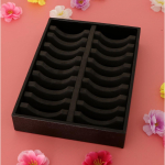 K&auml;ev&otilde;rualused 20 pesaga ehete vitriinhoidja jaoks, must 24 x 17.5 x 4.5cm valge