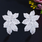 CMM Kvaliteetsed kuubikujulised Ziconia ehted Kaunid naiste kullav&auml;rvi lilledega ripatsk&otilde;rvar&otilde;ngad pruudi ehted h&otilde;be