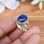 Lapis Lazuli v&auml;&auml;riskivi k&auml;sit&ouml;&ouml; disainerr&otilde;ngas, boheemlaslik s&otilde;rmus, statement-s&otilde;rmus, kingitus talle, 925 h&otilde;bes&otilde;rmus 10