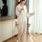 Ice Silk &Uuml;likond Naiste Prantsuse Vintage Elegantne Pidžaama &Scaron;ikk Solid Lihtsad Pikad varrukad P&uuml;ksid S&uuml;gisprintsessi stiil Kodukandmine Kaheosaline &uuml;likond Riided &scaron;ikk M valge