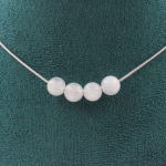 Pierres et Min&eacute;raux. Collier 4 perles Pierre de lune du Sri Lanka 8 mm Chaine en acier Collier femmes, hommes. Taille personnalisab