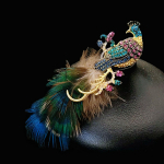 Elegantne paabulinnu sulgedega pross naistele mitmev&auml;rviline