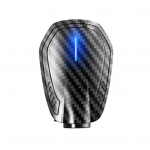 Autoukse LED-logoga projektori tuled Laetav juhtmevaba astmevalgustus Tervitustuled S&uuml;sinikkiust nutikas infrapunasensoriga autovalgusti