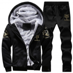 Meeste s&uuml;gis-talvine suure tr&uuml;kiga soe &uuml;likond, pikkade varrukatega kapuutsiga t&otilde;mblukuga s&auml;rk + paksendatud p&uuml;ksid, kaheosaline komplekt S