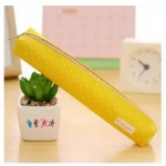 1 tk armas kommid, v&auml;rviline pliiats, t&auml;piline l&otilde;uendist pliiatsi kott kirjatarvete kott t&uuml;drukutele kingituseks m&otilde;eldud koolitarbed punane