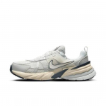 Nike V2K Run Platinum Tint Guava Ice W - Fd0736-004 - FD0736-004 EU 35.5 valge