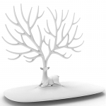 Hirve ehete nagi k&otilde;rvar&otilde;ngad kaelakee s&otilde;rmus ripats k&auml;ev&otilde;ru vitriin, alus puu