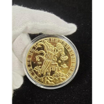 Kaksteist t&auml;htkuju m&auml;lestusmedalit Hambahaldjas kuldm&uuml;ndid 12 sodiaagiga k&auml;sit&ouml;&ouml;na valmistatud Euroopa ja Ameerika m&uuml;nti &Otilde;nneliku eestkostja t&auml;htkuju m&uuml;ndid