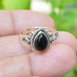 Must Onyx Cabochoni v&auml;&auml;riskivist s&otilde;rmus, t&auml;nup&uuml;has&otilde;rmus, Boho s&otilde;rmus, h&otilde;bedased ehted, s&otilde;rmused 925 h&otilde;bedast 6