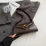 2024. aasta uus varakevadine uus t&ouml;&ouml; pendelr&auml;ndel vabaaja kerge v&auml;ike kott Naiste moodne v&auml;ike kandiline kott Ni&scaron;i &otilde;lakott valge