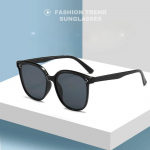 Uued Naiste p&auml;ikeseprillid Kvaliteetsed Retro p&auml;ikeseprillid Naiste Klassikalised kandilised prillid Naiste/Meeste Luksuslikud Oculos De sol UV400 must