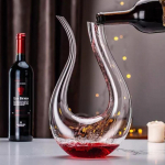 U-kujuline veinikahvini kinkekarp Luige karahvin Creative Wine Separaator 1500 ml