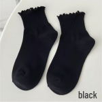 Naiste korea stiilis pitsist torusokid, mis sobivad ideaalselt kevadeks ja s&uuml;giseks. Trendikad Jaapani inspireeritud pikad sokid puidust k&otilde;rva&auml;&auml;rega. M