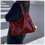 Naiste kandekott Moodne kaenlaaluste kott, suur mahutavus, pehmest pu-nahast &otilde;lakott Retro Crossbody kott vabaaja kaasaskantav kott
