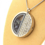 Pierres et Min&eacute;raux. Collier Saphir brut. Mod&egrave;le demi-cercle.