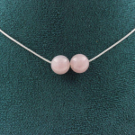 Pierres et Min&eacute;raux. Collier 2 perles Quartz rose de Madagascar 8 mm Chaine en acier Collier femmes, hommes. Taille personnalisable.