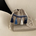 K&auml;ekott naistele Korea versioon Moodne mitmek&uuml;lgne &auml;mbrikott t&uuml;drukutele etnilises stiilis &uuml;he &otilde;laga diagonaalne n&ouml;&ouml;riga tutt punane