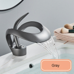 Kuldne vannitoavalamu segisti Messingist juga &Uuml;he k&auml;epidemega kraan Kuuma ja k&uuml;lma vee segisti Uus stiil hall v&auml;rv