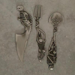 Skeleton Skull tsingisulamist s&ouml;&ouml;giriistade komplekt gooti k&auml;epidemega noa, kahvli ja lusika komplekt Witchy Halloweeni lauan&otilde;ud lihav&otilde;ttep&uuml;hade kinkimiseks h&otilde;be