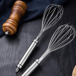 Roostevabast terasest munavahustaja majapidamises kasutatavad k&ouml;&ouml;git&ouml;&ouml;riistad munakoore vispel K&auml;sisegisti k&ouml;&ouml;gitarvikud