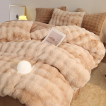 Premium Talvine J&auml;nese Karusnaha Pl&uuml;&uuml;sist Neljaosaline Komplekt: Paksustatud korallfliisist ja piimasametist tekikott koos kunstkarusnahast kolmeosalise voodilinade komplektiga. 1.5m (5ft) Bed