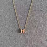 Herm&egrave;s 25. aastap&auml;eva Qixi piiratud v&auml;ljaanne kahev&auml;rviline H-kujuline ripats h&otilde;bedane ketiga kaelakee Gold Plated