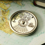 100 aasta kalender, messingist kalendri paberi kaal, aastap&auml;eva kingitus, s&otilde;brap&auml;eva kingitus, kontorilaua kingitus, kingitus talle, s&uuml;nnip&auml;evakingitus