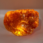 Looduslik SERTIFITSEERITUD 85,5 ct Toores Merevaik Oranž L&otilde;ikamata Toores Vintage Ehtekivi 139.3 mm approx oranž