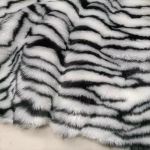 0,5/1/2 jardi 10 mm imitatsioonk&uuml;&uuml;liku sebra triipudega kunstkarusnahk kang &otilde;mblemiseks sallideks tekkideks talvemantliteks k&auml;sit&ouml;&ouml;ks DIY kangad 45x160cm(0.5 yard)