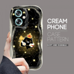 Armas koomiksimustriga kreemjas tekstuuriga korpus, lainelise servaga pehme silikoonkaanega telefoni&uuml;mbris OPPO Reno Realme jaoks Realme Narzo N65 5G must