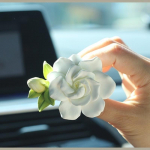 Gardenia lilleauto aroomiteraapia parf&uuml;&uuml;m kivihajuti &scaron;ikk auto kliimaseade v&auml;ljalaskeava kaunistus lille parf&uuml;&uuml;mi aroom Fragrance free valge