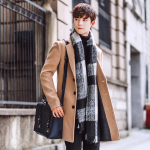 Meeste Mantel Korea Versioon Kitsas Keskmise pikkusega Pikk Trenchcoat Vabaaja &Uuml;he n&ouml;&ouml;pidega Suur Suurus Draakoni ja F&ouml;&ouml;niksi Mantel M khaki