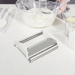 Taignarull k&uuml;psetamiseks, metallist k&ouml;&ouml;git&ouml;&ouml;riistade kook ja pitsa valge