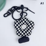 Internetis kuulsuste keerdnupuga ripats, mustvalge malelauanuku v&otilde;tmehoidja