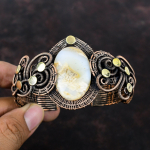 Sulekivist k&auml;ev&otilde;ru Gemstone Cuff Bracelet Vasktraadiga &uuml;mbritsetud k&auml;ev&otilde;ru Reguleeritav cuff-k&auml;ev&otilde;ru K&auml;sit&ouml;&ouml; Unikaalne k&auml;ev&otilde;ru Vaskehteed Kingituseks