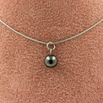 Pierres et Min&eacute;raux. Collier 1 perle H&eacute;matite 8 mm. Chaine en acier inoxydable. Collier femmes, hommes. Taille personnalisable.