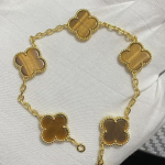 Uus versioon Neljaleheline ristik Viie &otilde;iega k&auml;ev&otilde;ru Naturaalne punane ahhaat Valge p&auml;rlmutter K&auml;ev&otilde;ru Naiste laserk&auml;ev&otilde;ru V Gold