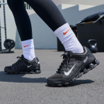 Nike Reax 8 TR Must Valge (Naiste omad) 38