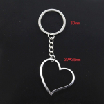 Moodne v&otilde;tmehoidja 39x35 mm s&uuml;damega h&otilde;bedase v&auml;rvi ripatsid DIY meeste ehted auto v&otilde;tmehoidja s&otilde;rmuse hoidja suveniir kingituseks