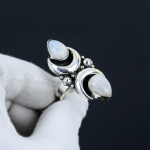 Looduslik vikerkaare kuukivist reguleeritav 925 h&otilde;bedane s&otilde;rmus &ndash; sobib USA suurustele 6&ndash;10 &ndash; k&auml;sitsi valmistatud Boho ehted naistele ja meestele, s&otilde;brap&auml;eva kingitused Adjustable valge