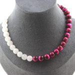 Pierres et Min&eacute;raux. Collier perles Pierre de Lune + Oeil de Tigre fuschia 8 mm. Chaine en Collier femmes, hommes. Taille personnal